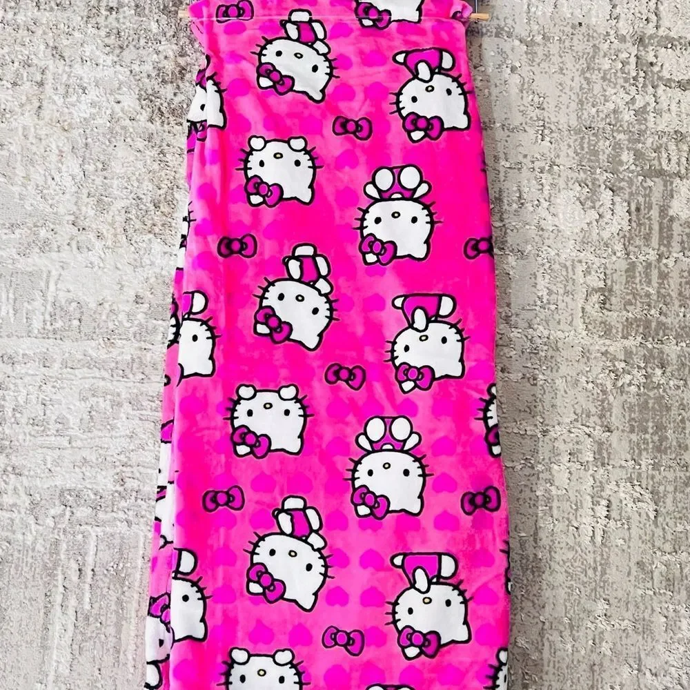 Hello Kitty Throw - Picture 2 of 3